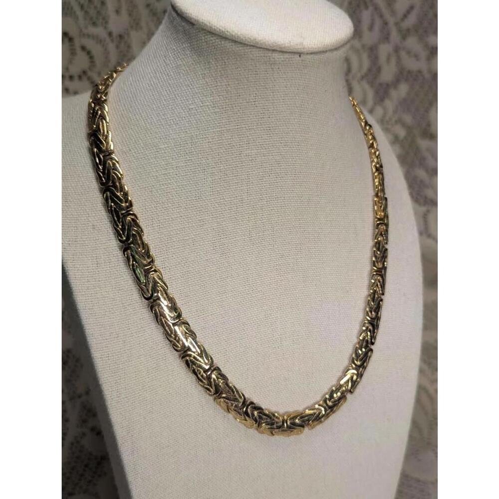 Premier Designs Vintage Necklace - Elegant Gold-Tone Design